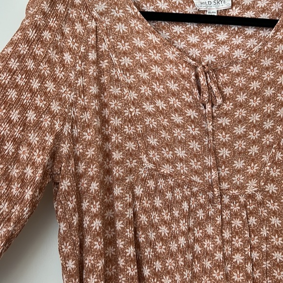 NWOT lightweight shirred blouse, with tie neck at front - Picture 2 of 6